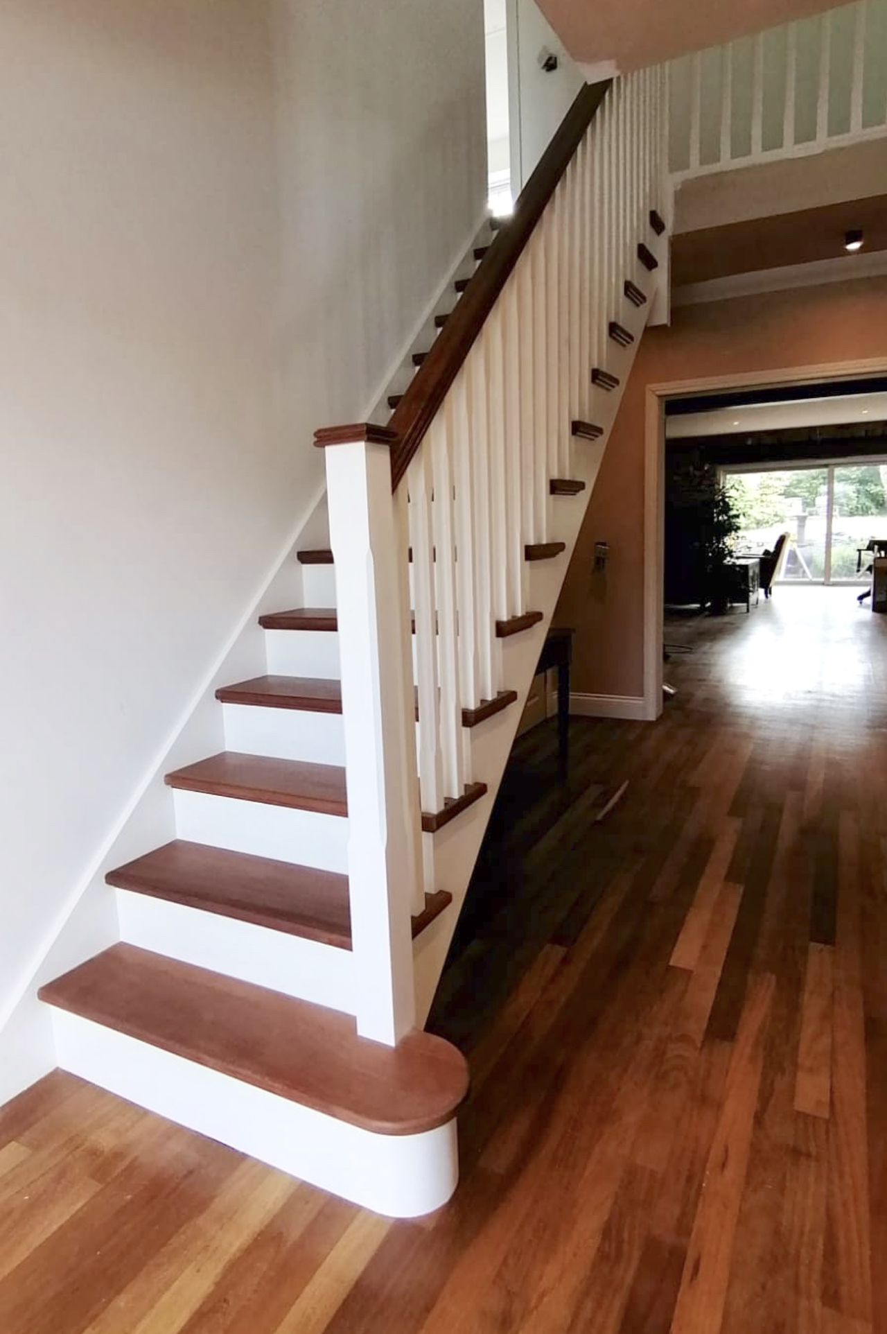 Straight cut string stairs