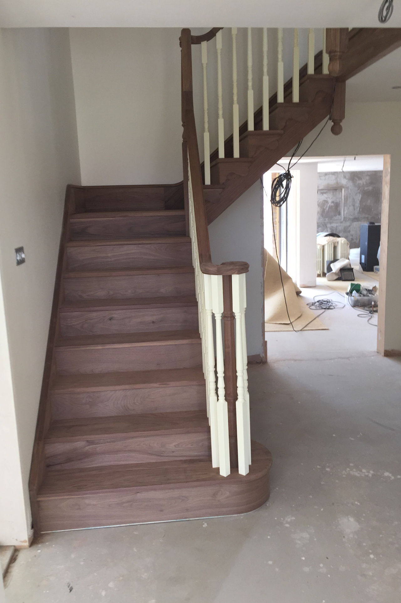 L-bent cut string woodenstaircase