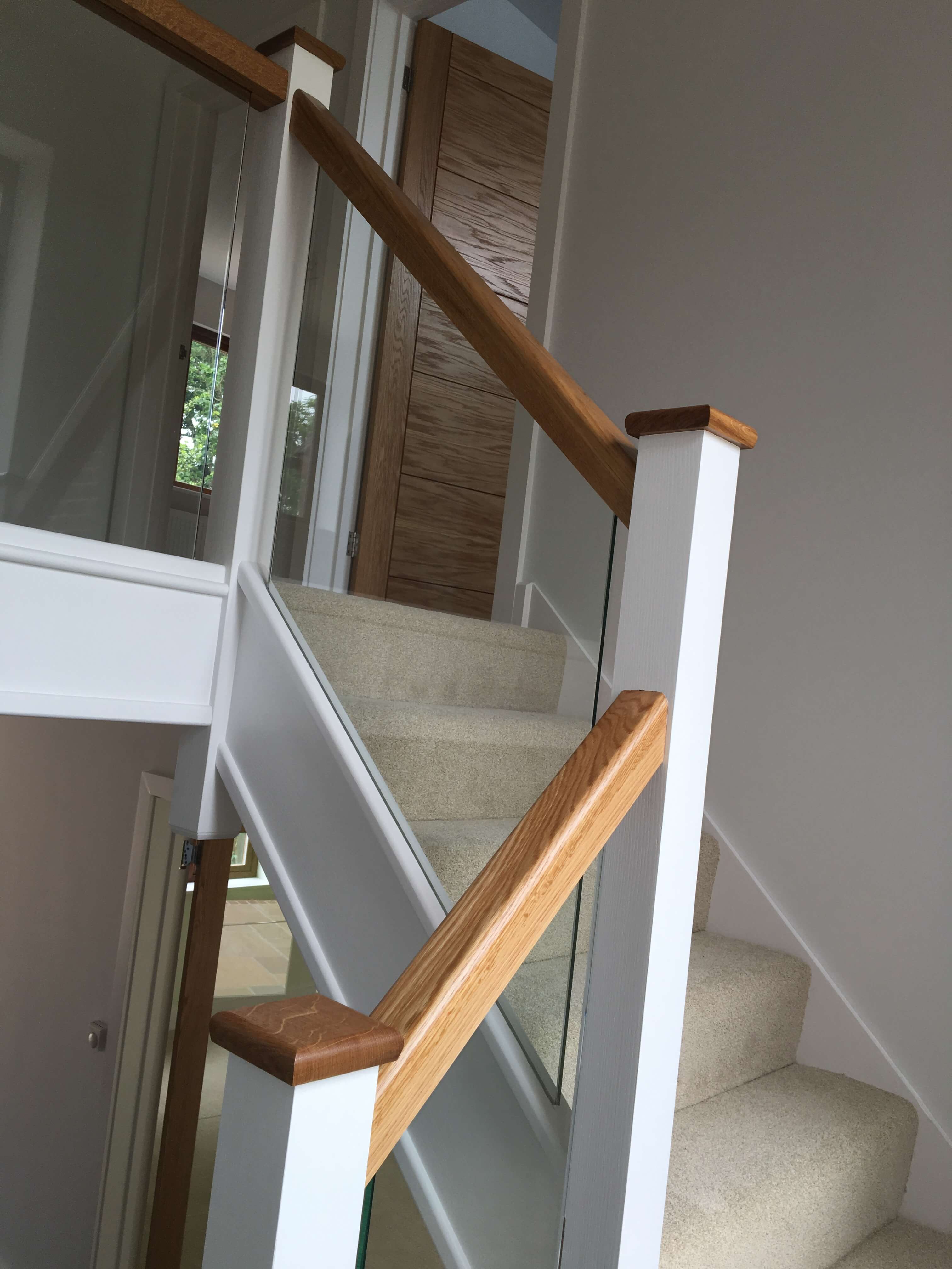 U-bent staircase with glass balusters