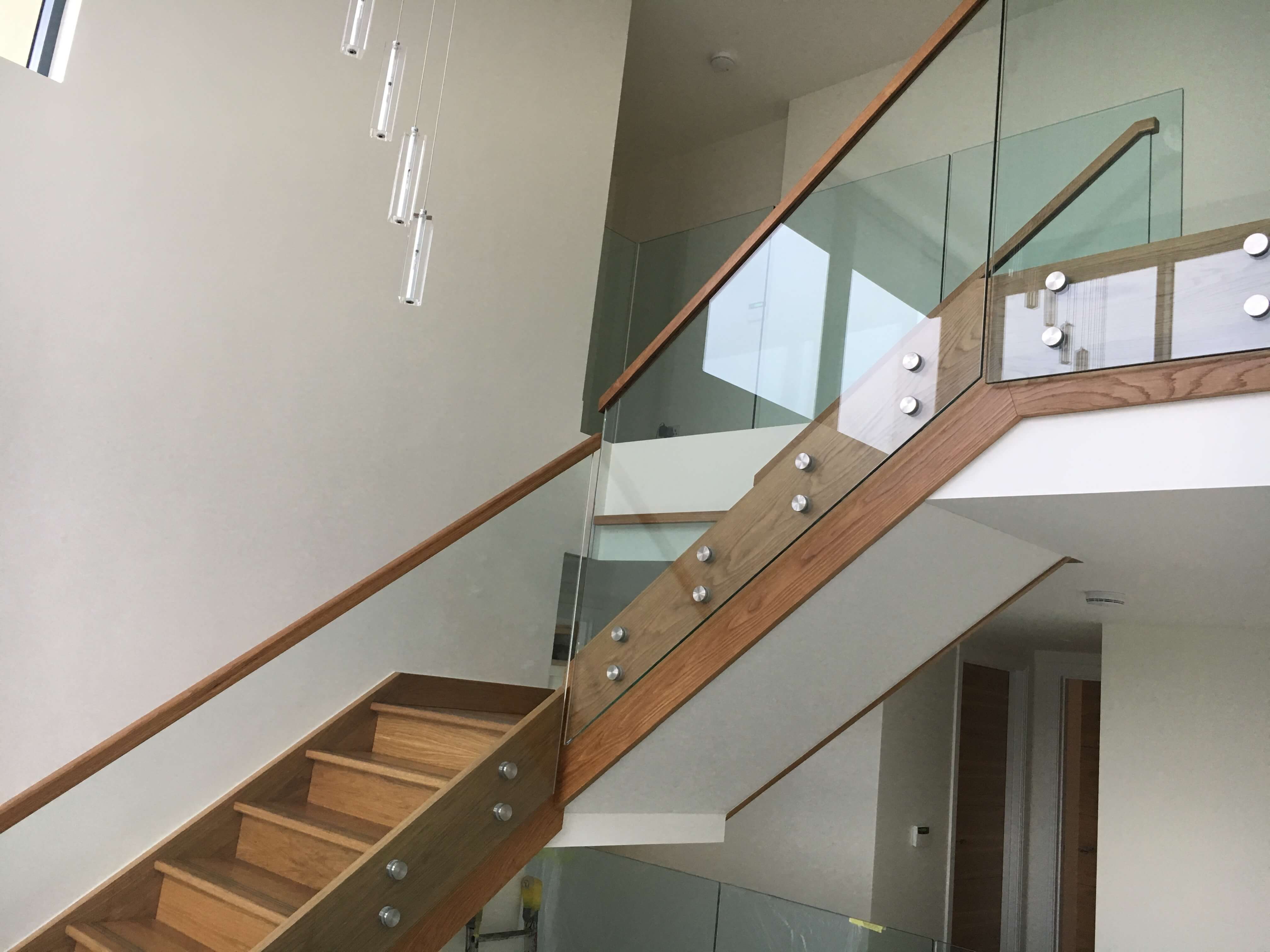 L-bent staircase with glass balusters