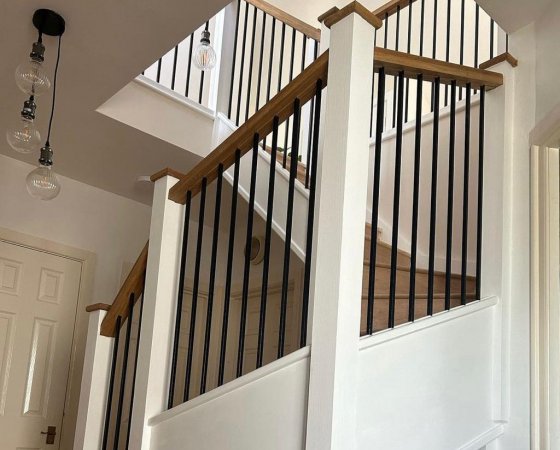 Straight metal stair spindles